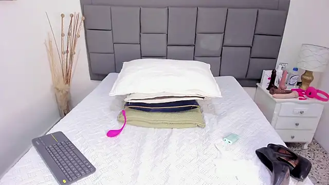 summer williams18 online show from January 14, 1:27 pm