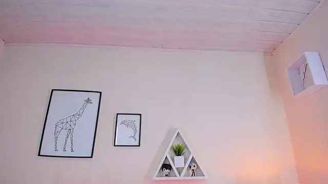 LusyKitty online show from November 10, 4:57 pm