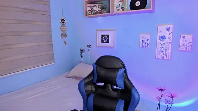 Nicky lucy m online show from September 29, 3:44 am