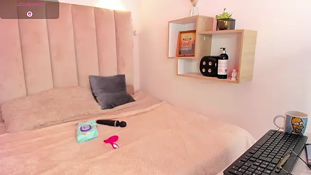 Clhoe Johnson online show from September 12, 2:35 pm