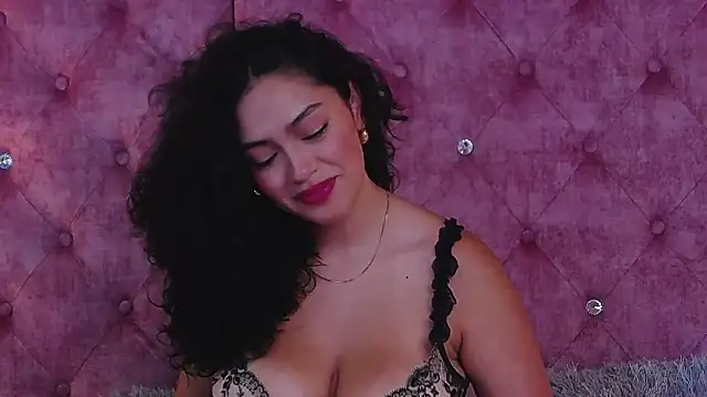 MaddisonBelucci online show from September 24, 8:30 pm