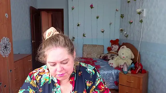 Audrey Aura online show from September 24, 6:45 am