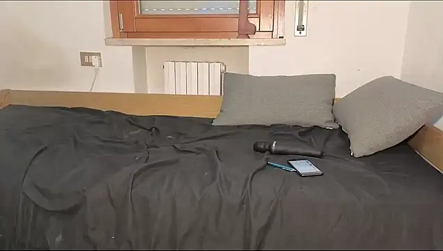 Nina-Holly online show from April 9, 1:05 pm