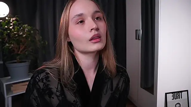 lisa schiele online show from October 17, 8:01 pm