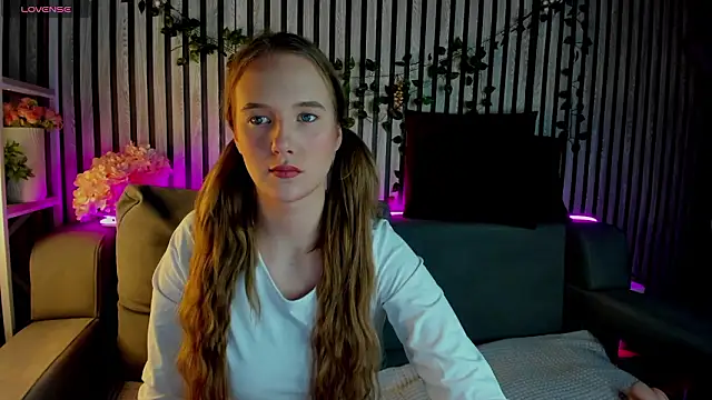 Casey Sweeet online show from February 11, 12:03 am