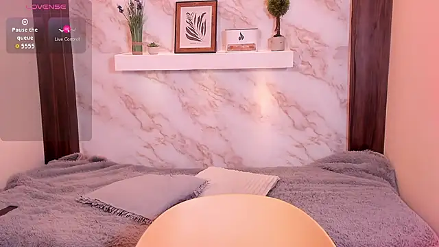 Dakotaferreti online show from November 9, 11:11 pm