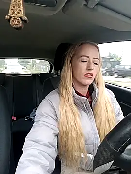 DeeA Blondy online show from September 19, 5:50 am