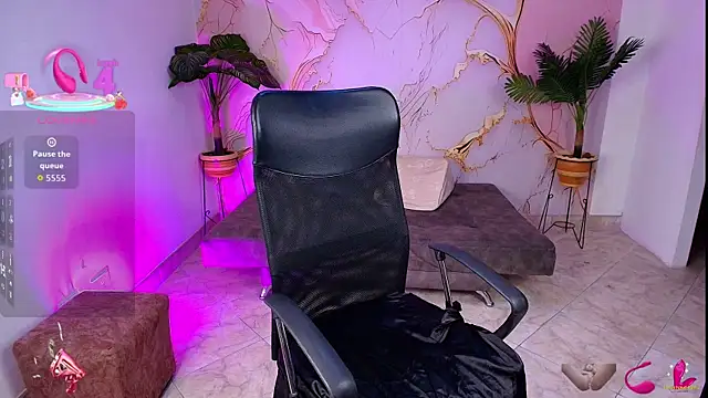 sharlottxl online show from September 12, 2:23 am