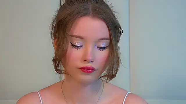 KeiraAsti online show from May 9, 6:04 am