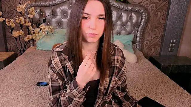 -CindyLou online show from February 10, 5:10 am