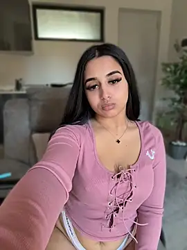 LilMisIndianx online show from June 5, 7:14 am