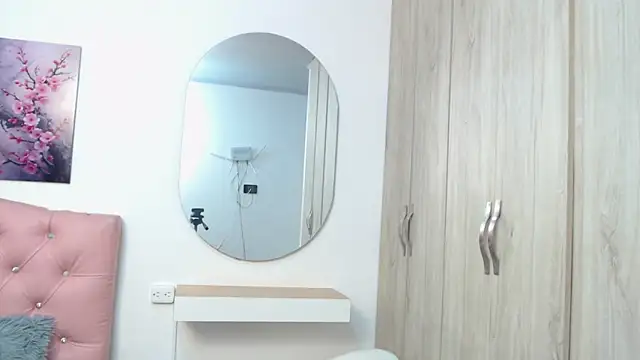 pinky f00x online show from December 22, 8:23 pm