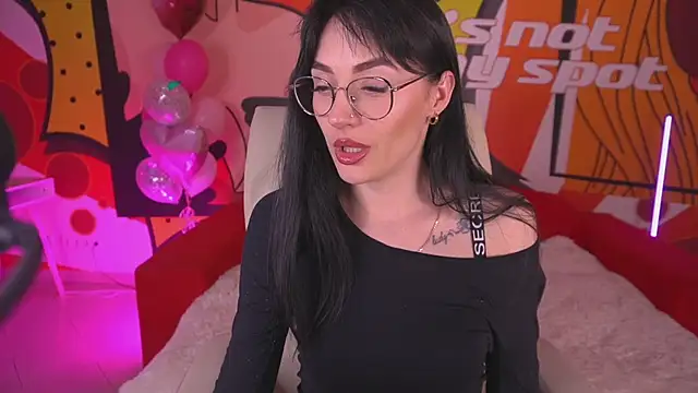 EviLune online show from February 23, 9:25 pm