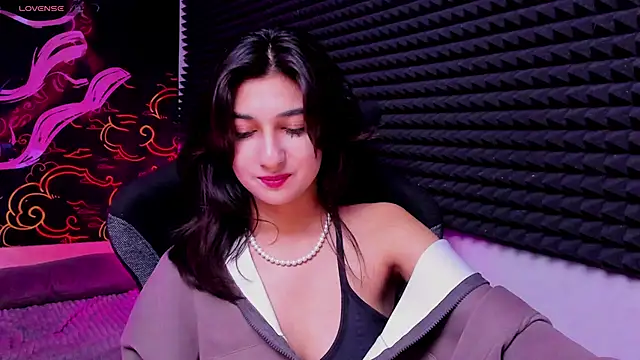 Elfy Rare  online show from November 22, 8:33 pm