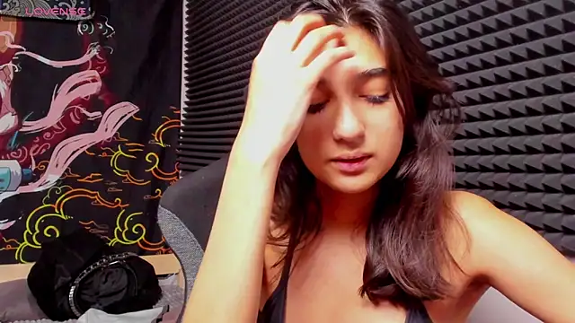 Elfy Rare  online show from November 18, 8:21 pm