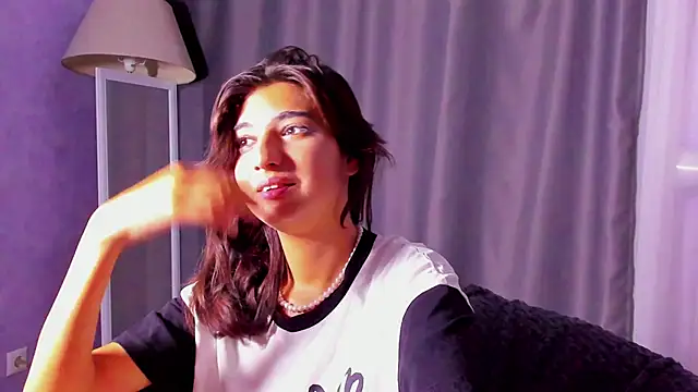 Elfy Rare  online show from September 21, 8:29 pm