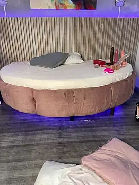 Saracooper   online show from January 19, 4:08 am