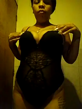 Esperanza 13 online show from May 5, 11:19 pm