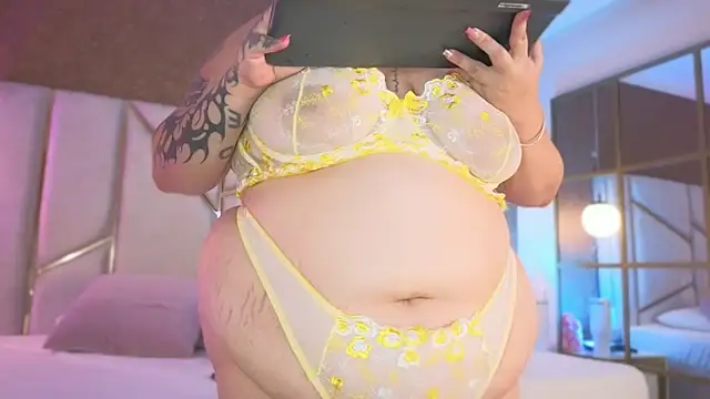 Miiss Bubble online show from November 29, 8:24 pm