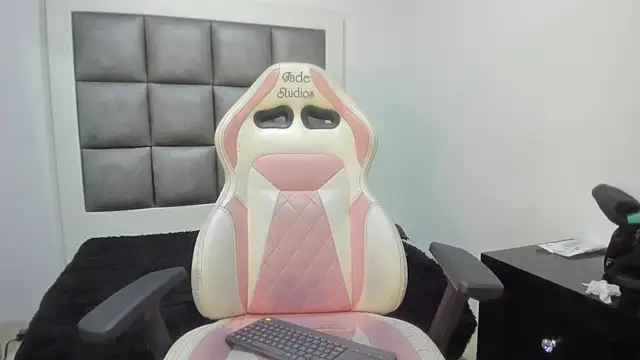 Mia lopez   online show from September 19, 2:49 pm