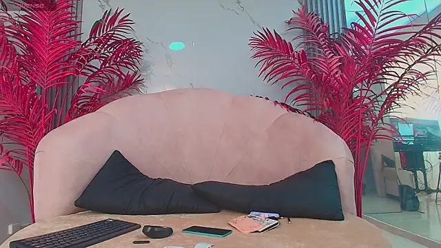 JulietaMills online show from November 10, 7:20 pm