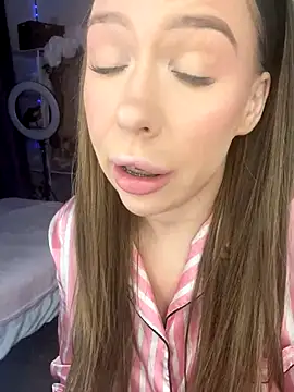 AlysonHuxley  online show from September 19, 9:47 pm