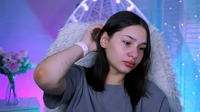 KimClarks  online show from November 19, 1:11 pm