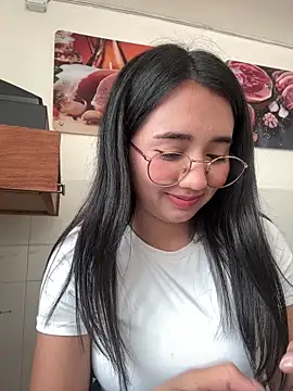 Michelle Zoe online show from September 20, 1:31 pm