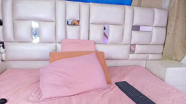 emmacurvy online show from September 10, 3:28 am