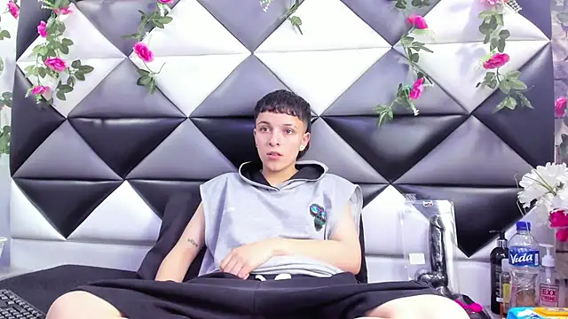 Megan Thompson  online show from October 3, 3:00 am