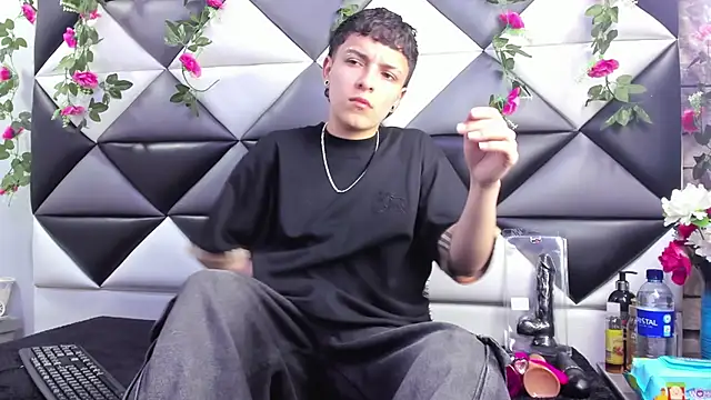 Megan Thompson  online show from October 15, 2:03 am