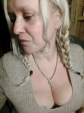 Bouncy-Bella28X online show from September 15, 9:55 pm