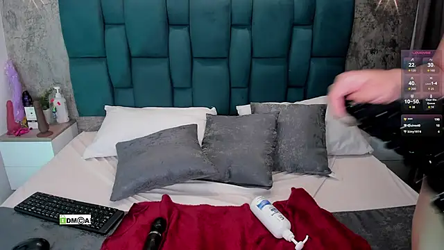 susanasmith18 online show from October 7, 9:08 pm