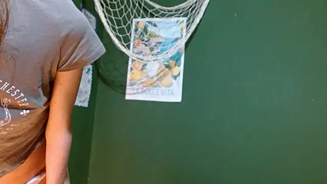 Roxiehood online show from September 25, 1:59 am