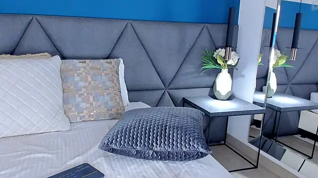 Mia Roswell online show from November 24, 5:42 am