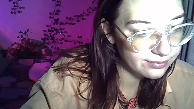 Lily Ember online show from October 15, 6:10 pm