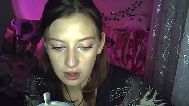 Lily Ember online show from December 1, 7:49 pm