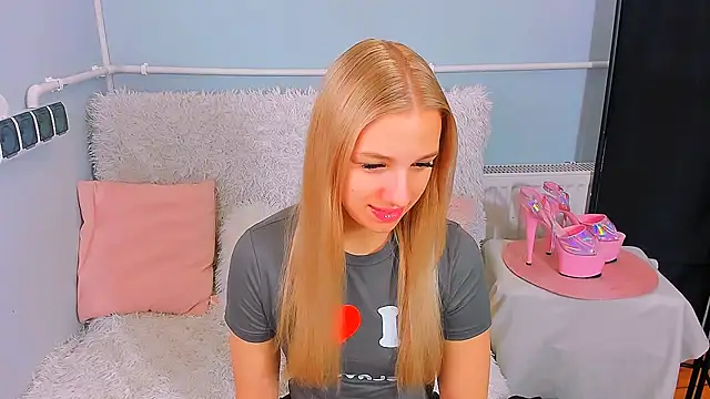 EvetteRose online show from March 16, 12:09 pm