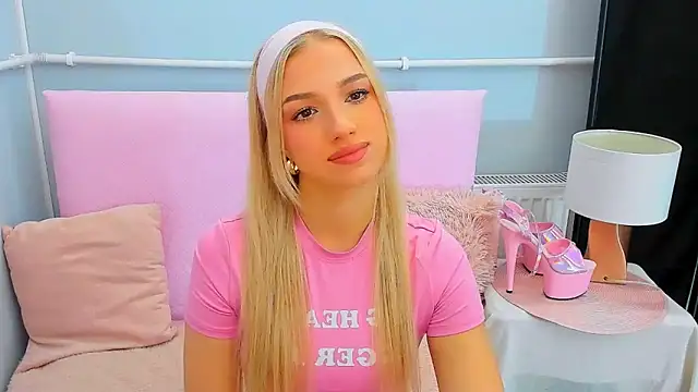 EvetteRose online show from October 22, 3:39 pm