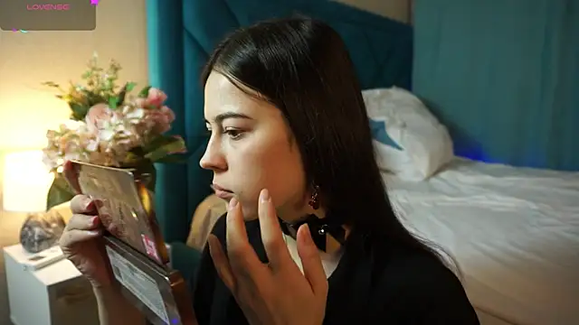 ywixos online show from December 21, 2:21 pm