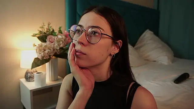 ywixos online show from February 14, 3:03 pm