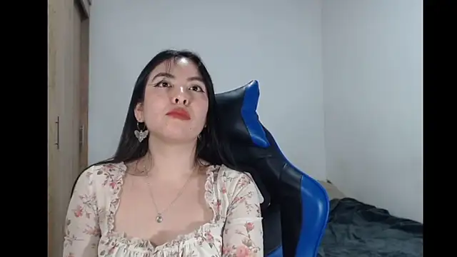 EloiseJun online show from February 15, 8:35 am