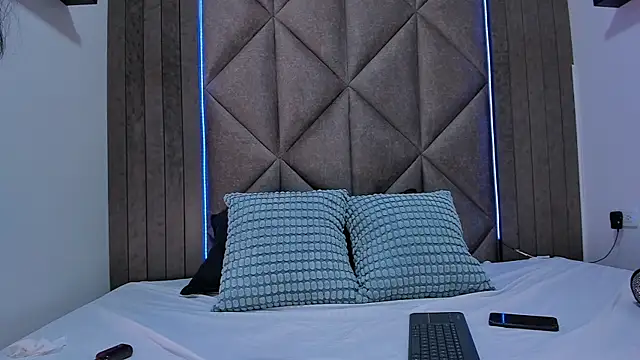 TiffValentinee  online show from September 13, 7:44 pm