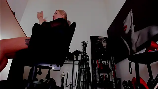 demisweet online show from February 12, 5:53 am