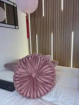 MylaDreams online show from March 9, 3:42 am