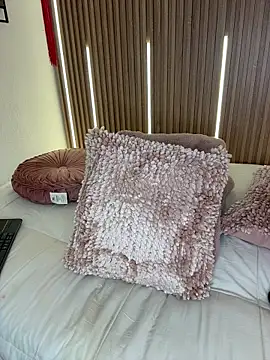 MylaDreams online show from March 17, 5:44 am