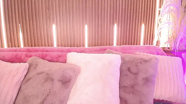 MylaDreams online show from October 6, 3:45 am