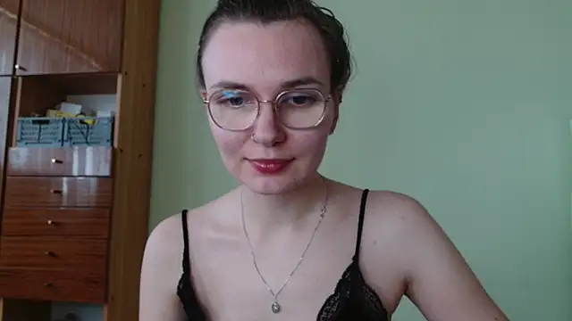 LooveELLYx online show from October 7, 1:37 pm