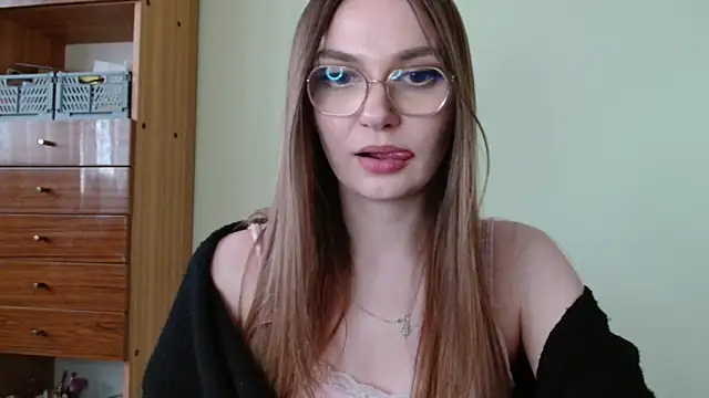 LooveELLYx online show from March 25, 2:53 pm