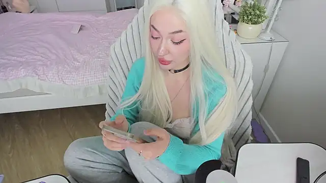 saadnesstyan online show from September 12, 8:01 am